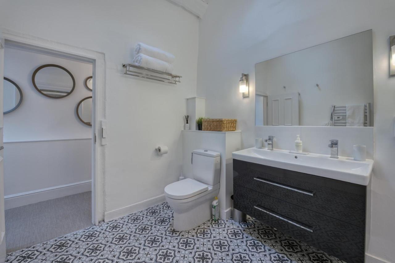 Beautiful Apartment On The Historic Rows Chester Exterior photo
